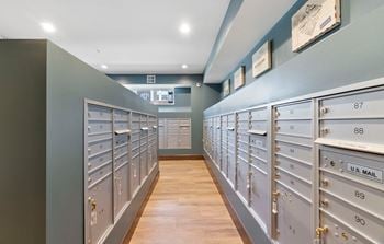 Convenient package center